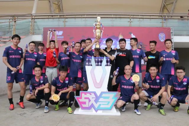 杨瀚森半场4中1！媒体人：其实不用每球都找他 搞得自己不会打了